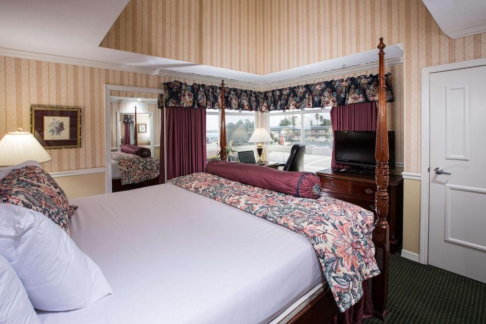 Ascot Hotel